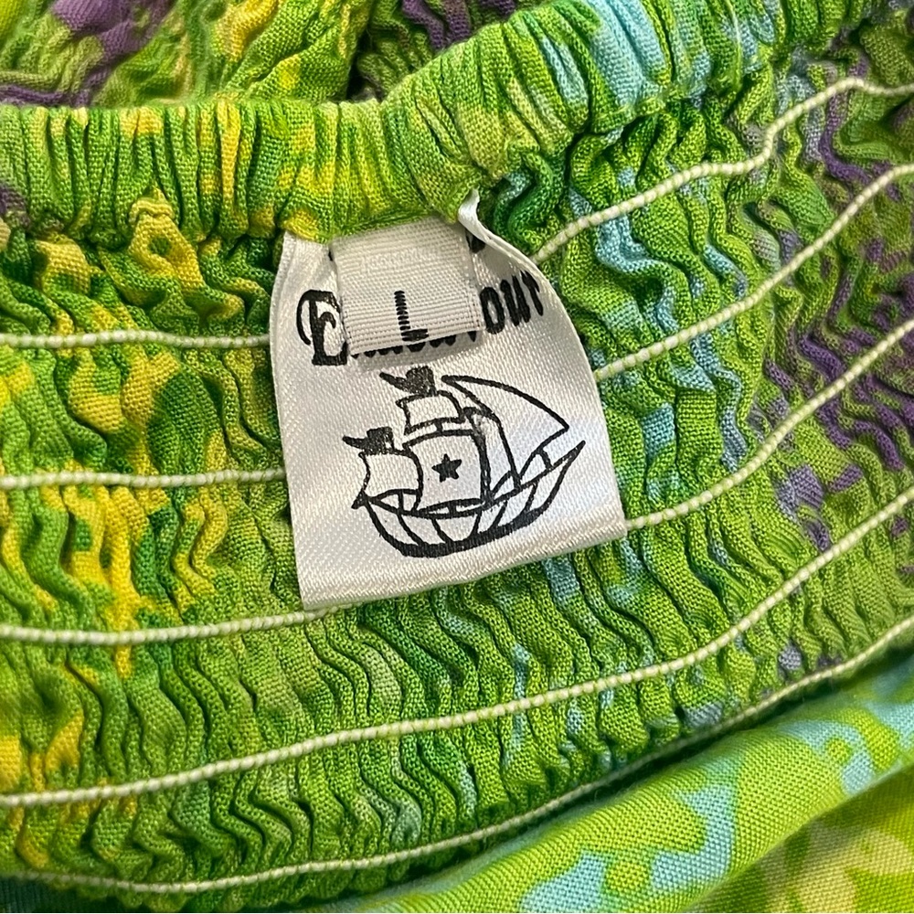 Pretty lightweight dress. Figure forgiving. Cute with sandals. Sz L (runs small) - Picture 11 of 11